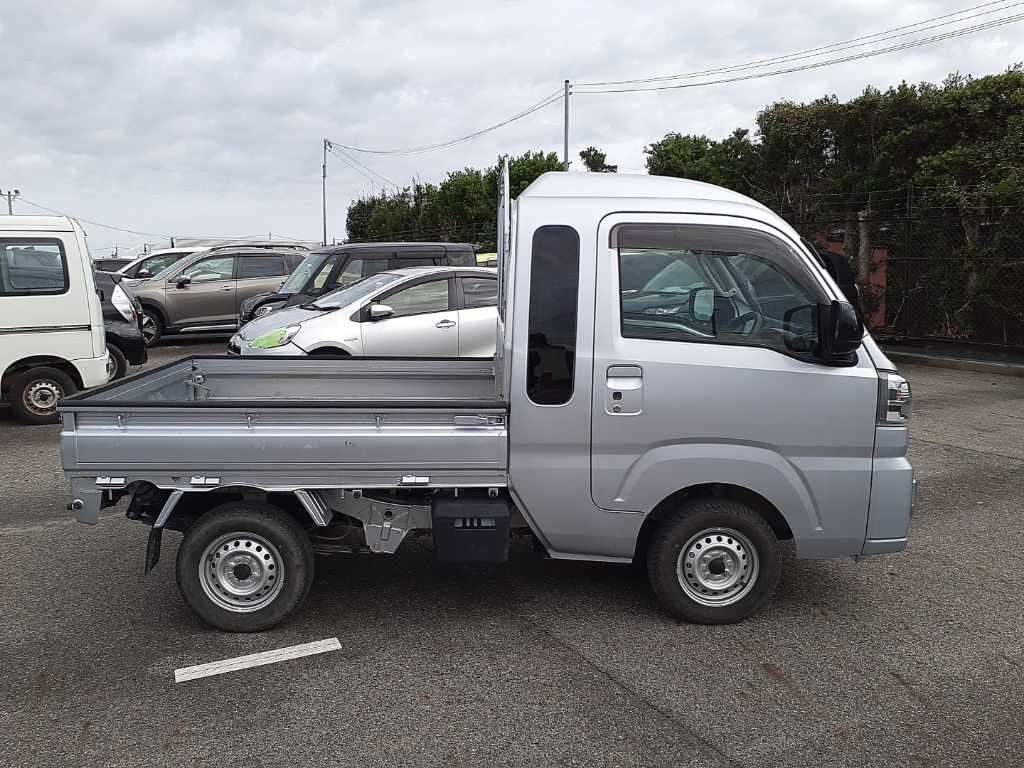 2023 Daihatsu Hijet Truck S510P[2]