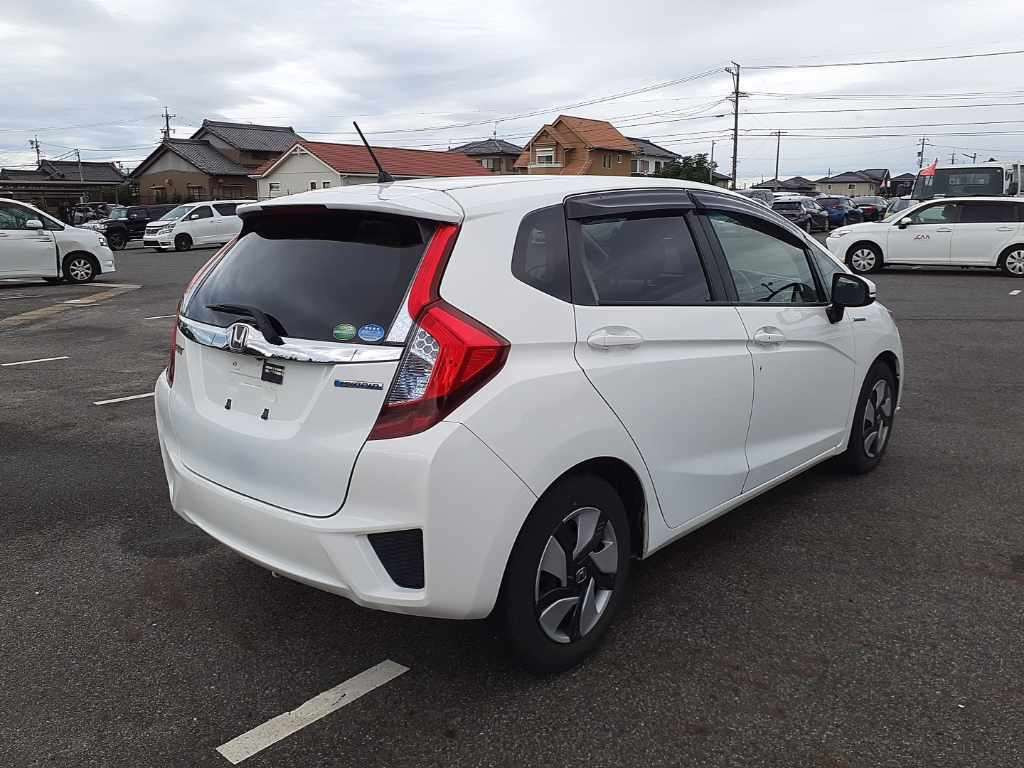 2015 Honda Fit Hybrid GP5[1]