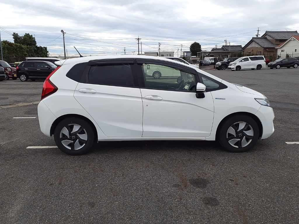 2015 Honda Fit Hybrid GP5[2]