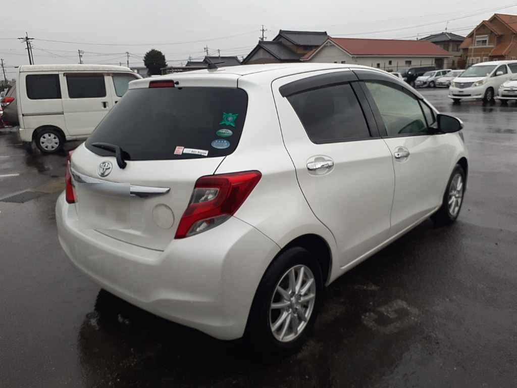 2016 Toyota Vitz NSP130[1]