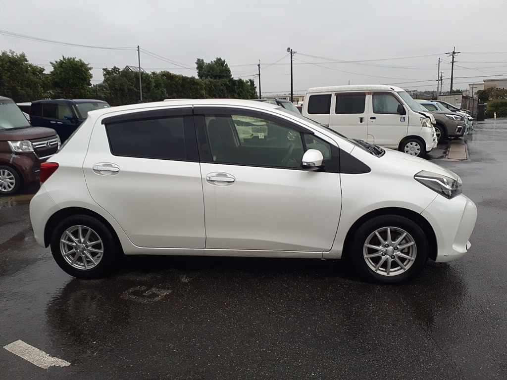 2016 Toyota Vitz NSP130[2]