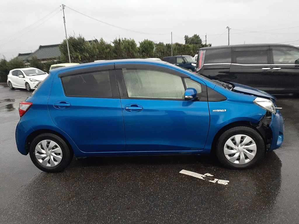 2017 Toyota Vitz NHP130[2]