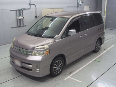 2005 Toyota Voxy