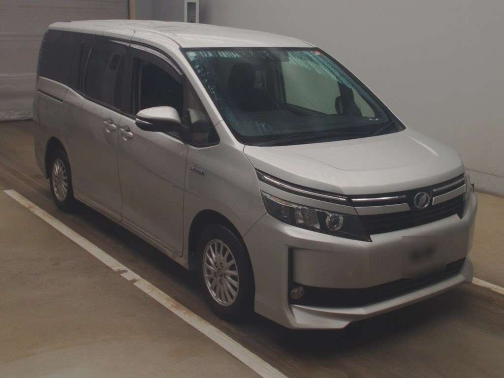 2014 Toyota Voxy ZWR80G[2]