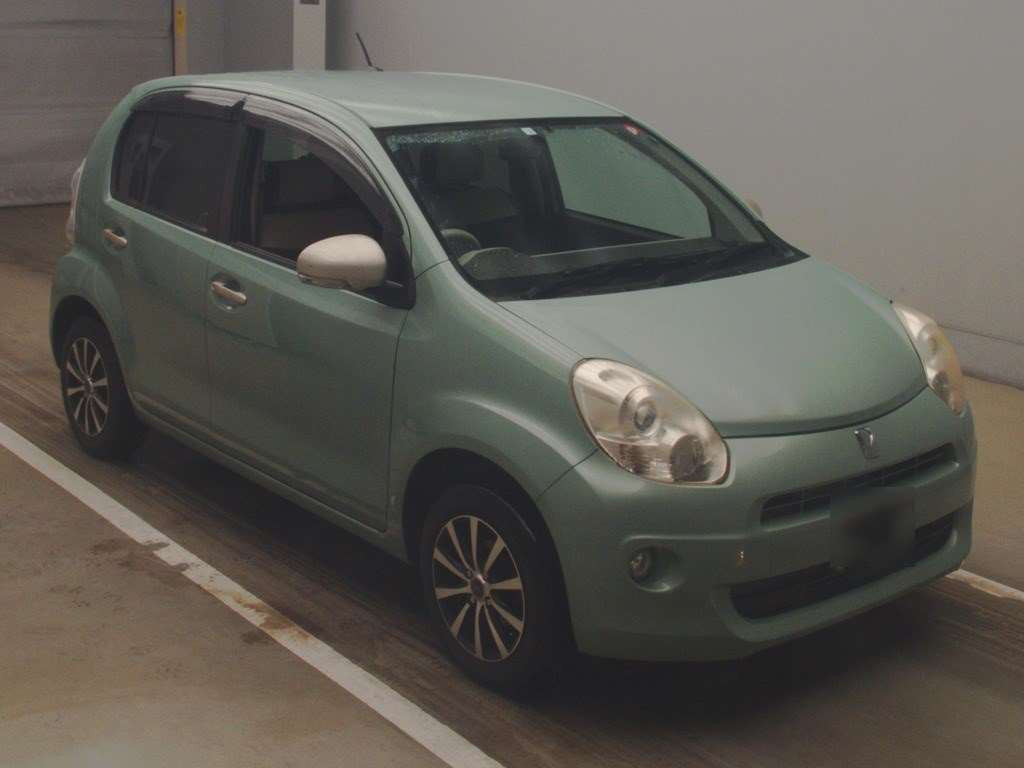 2010 Toyota Passo KGC30[2]