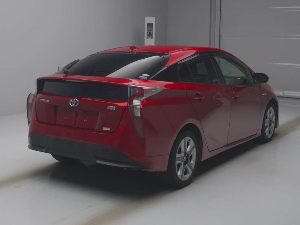 2016 Toyota Prius ZVW50[1]