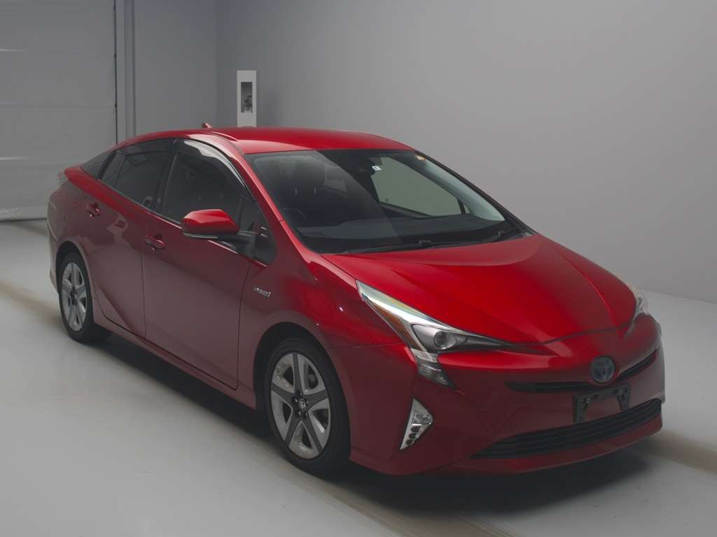 2016 Toyota Prius ZVW50[2]