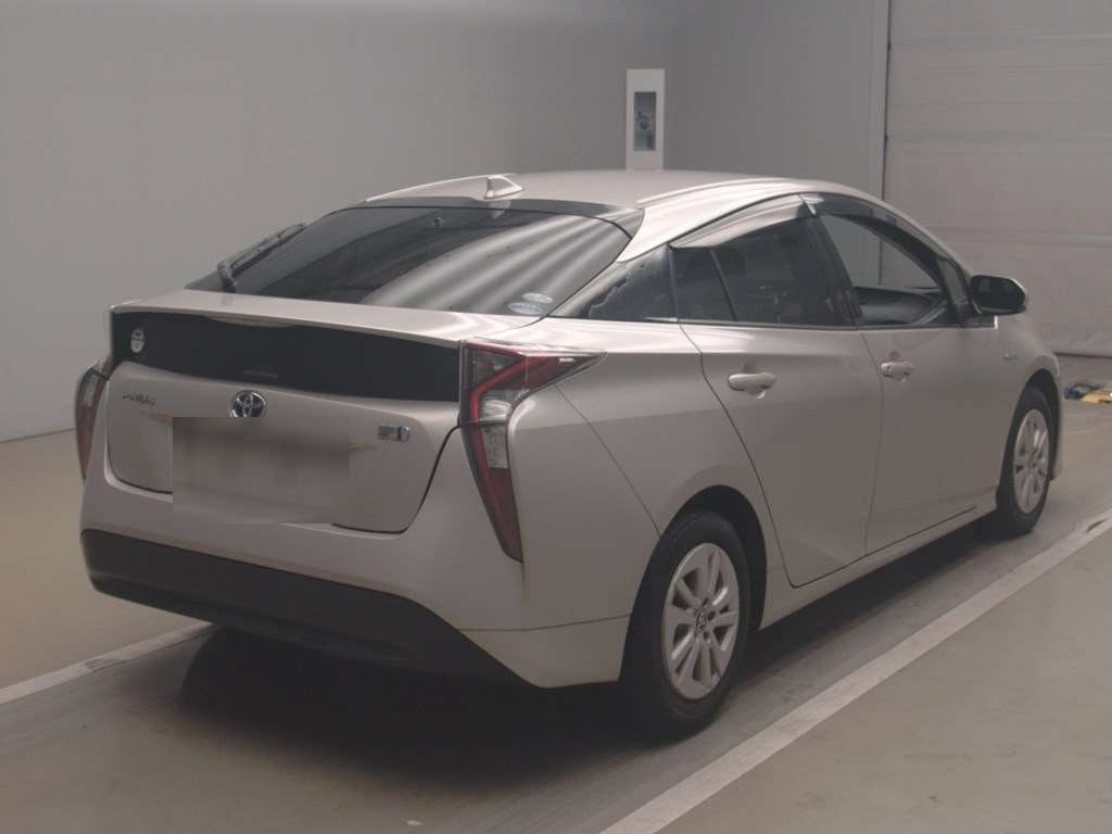 2017 Toyota Prius ZVW50[1]