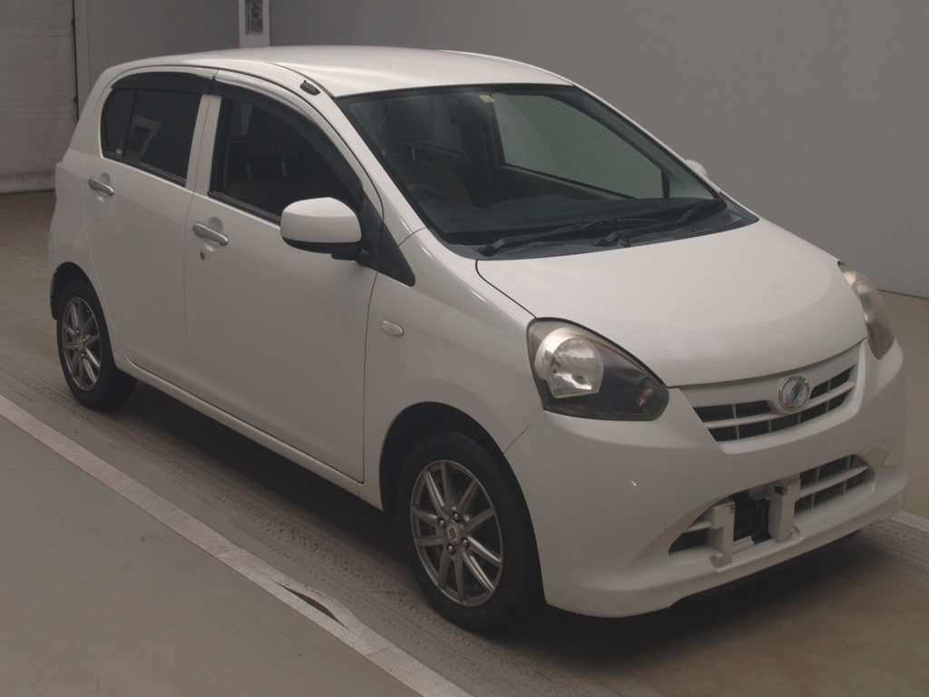 2011 Daihatsu Mira es LA300S[2]