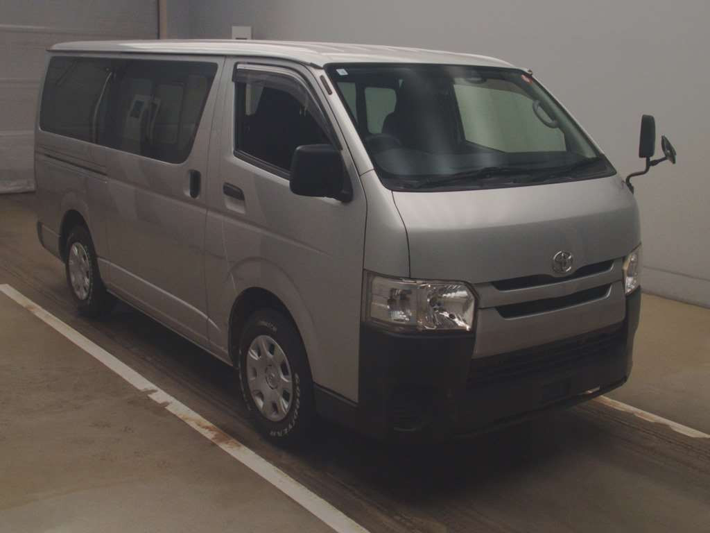 2014 Toyota Hiace Van TRH200V[2]