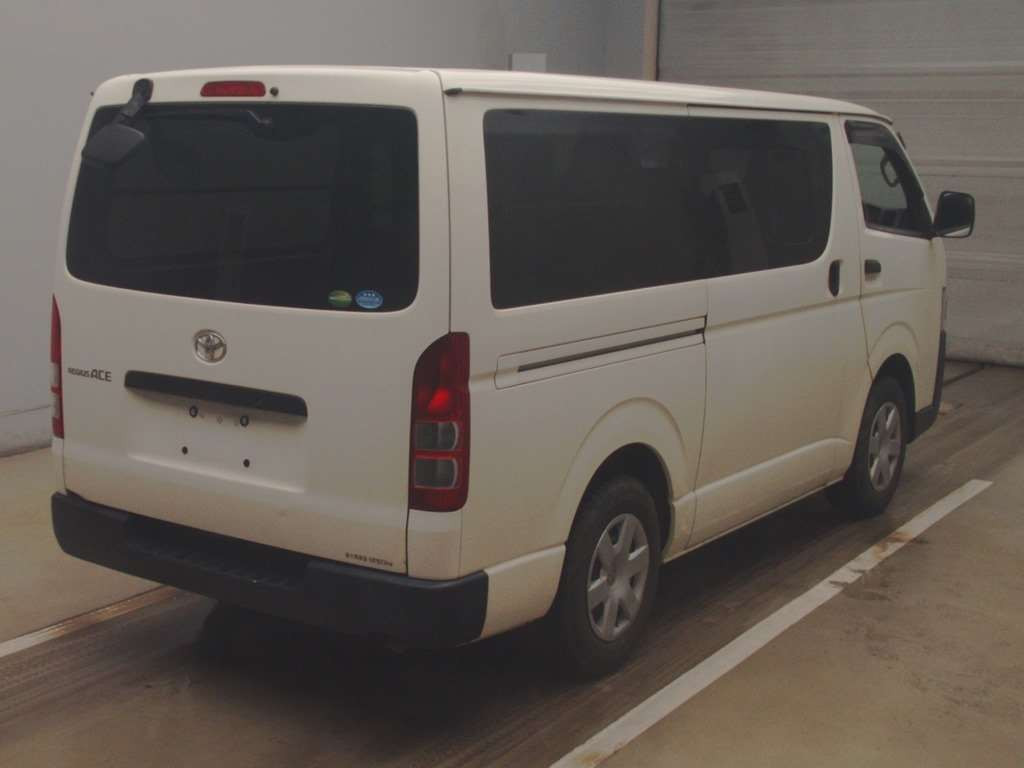 2017 Toyota Regiusace Van TRH200V[1]