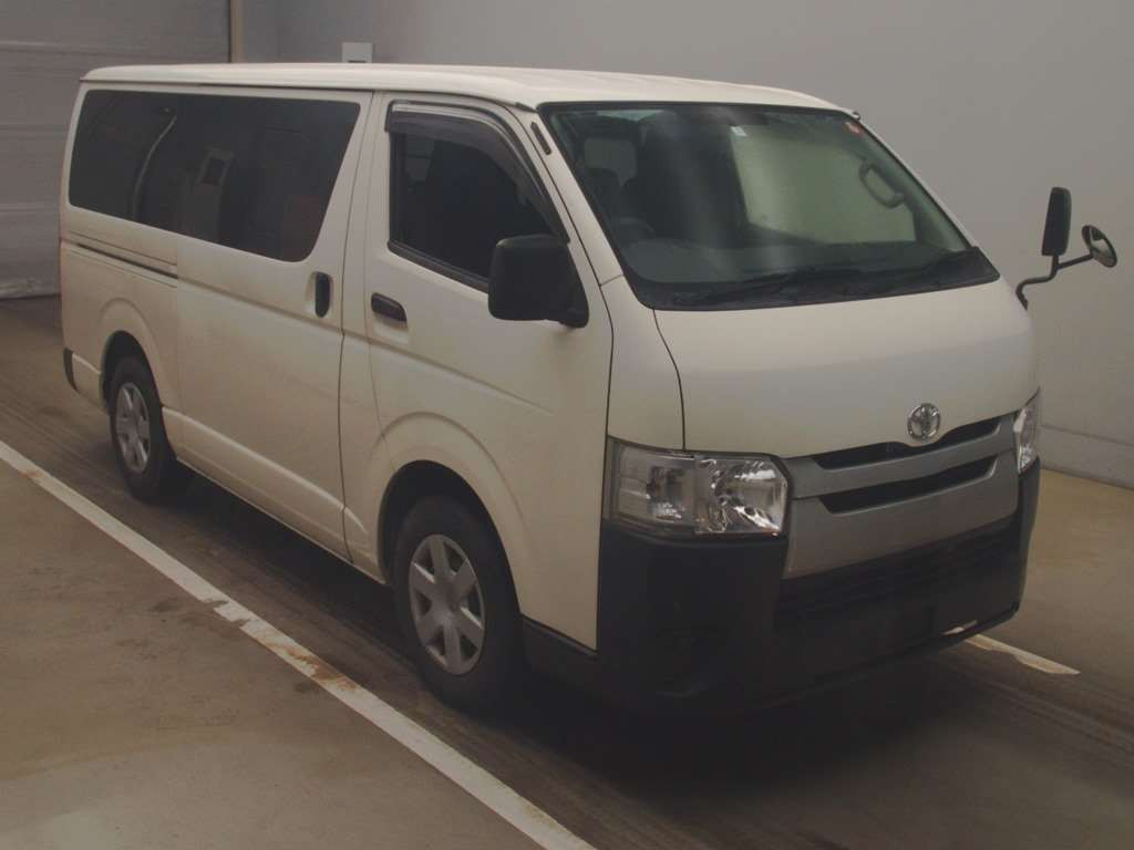 2017 Toyota Regiusace Van TRH200V[2]