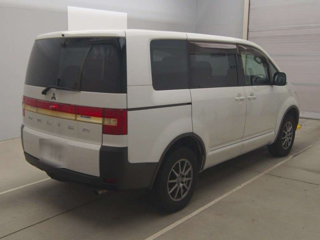 2009 Mitsubishi Delica D5 CV5W[1]