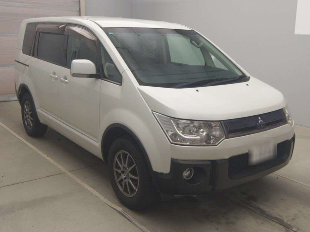 2009 Mitsubishi Delica D5 CV5W[2]