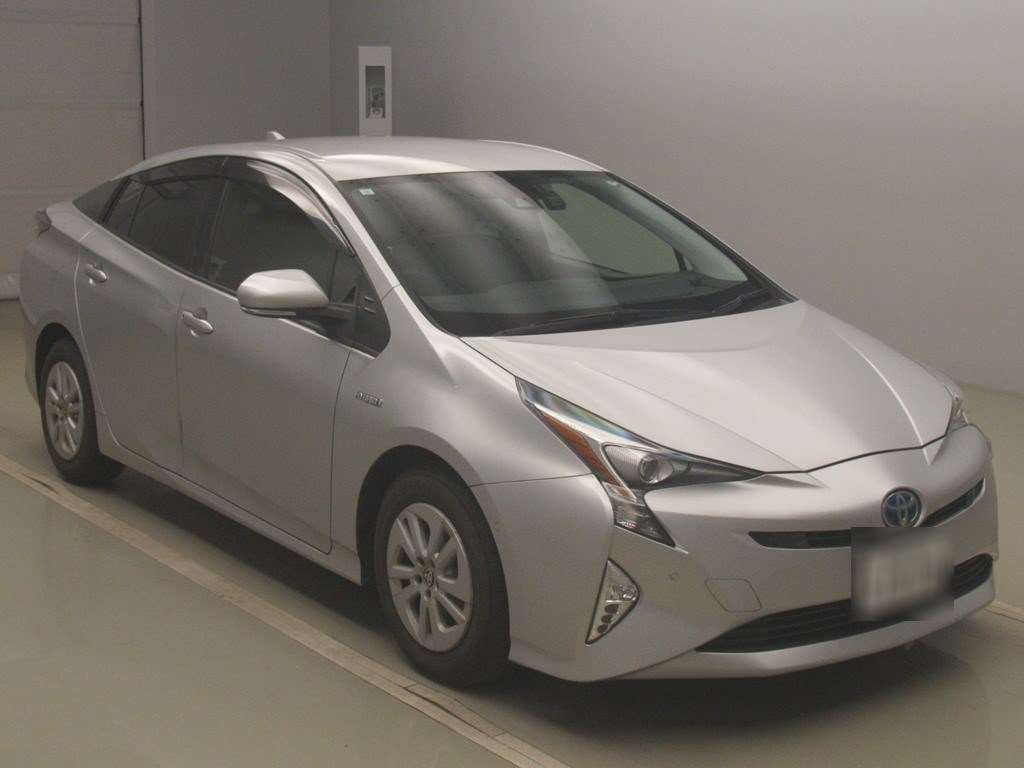 2019 Toyota Prius ZVW50[2]