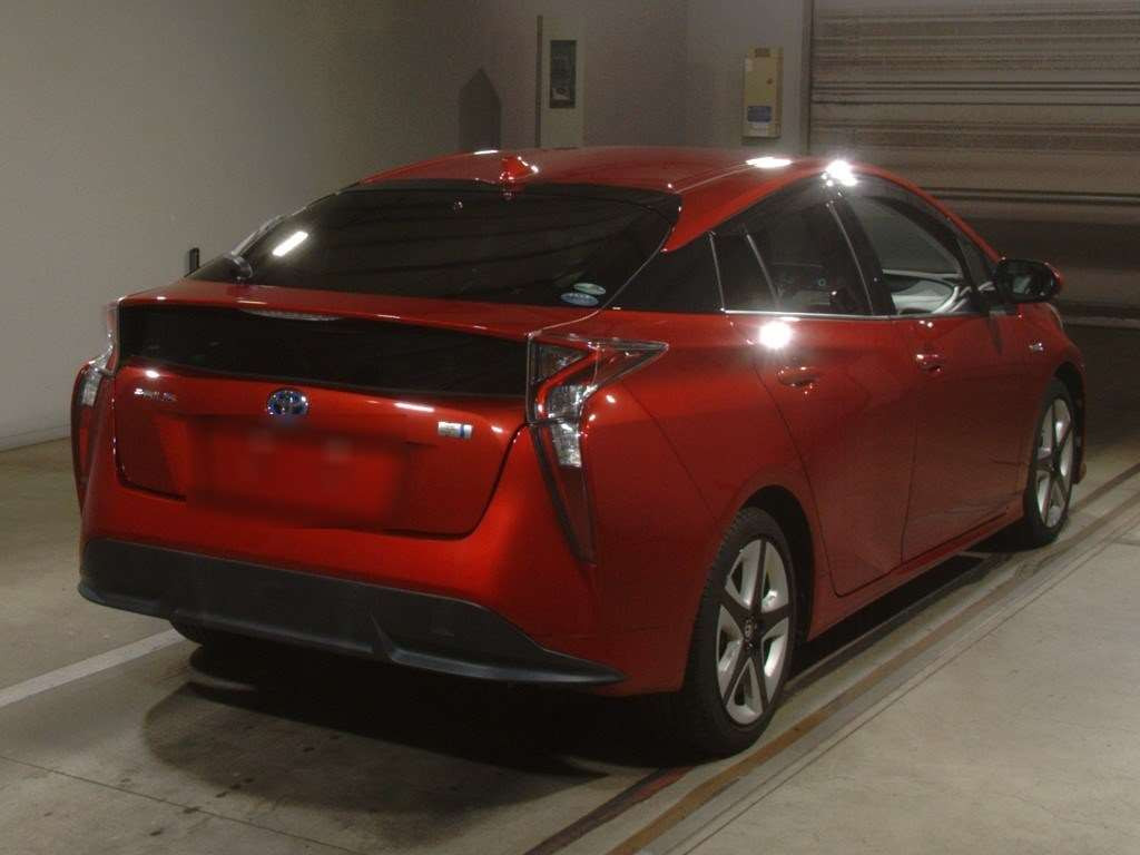 2016 Toyota Prius ZVW50[1]