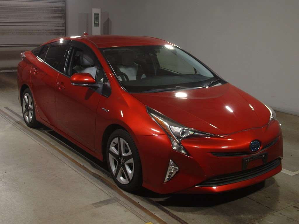 2016 Toyota Prius ZVW50[2]