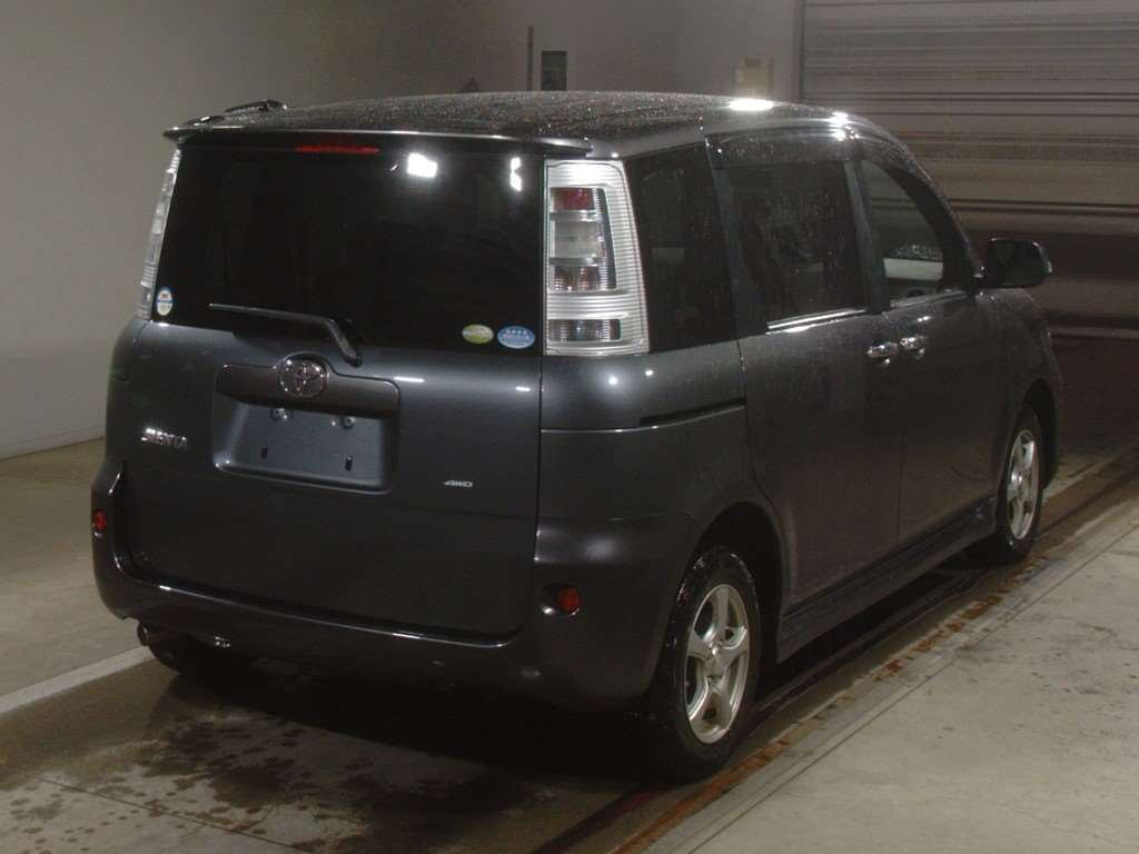 2011 Toyota Sienta NCP85G[1]