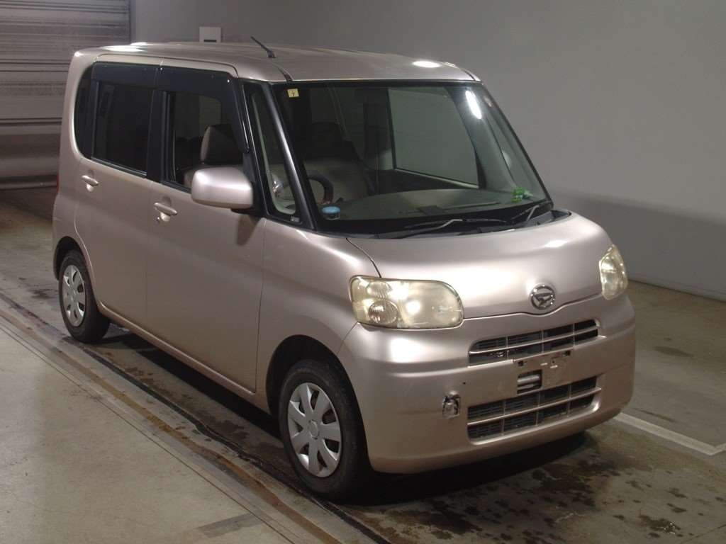 2010 Daihatsu Tanto L375S[2]