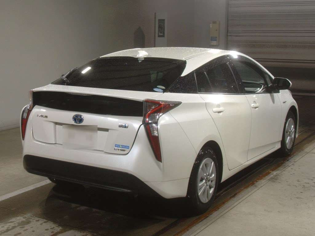 2016 Toyota Prius ZVW55[1]