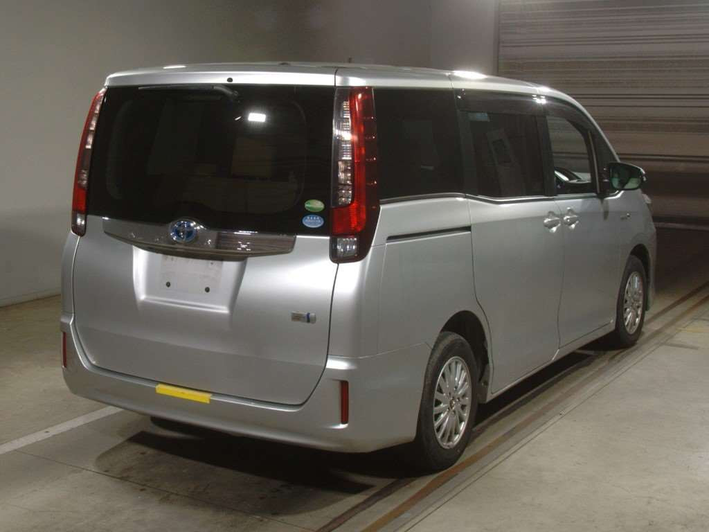 2014 Toyota Noah ZWR80G[1]