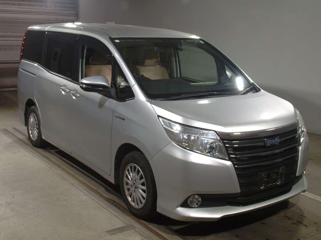 2014 Toyota Noah ZWR80G[2]