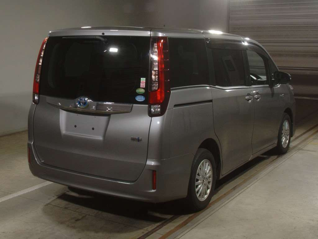 2016 Toyota Noah ZWR80G[1]