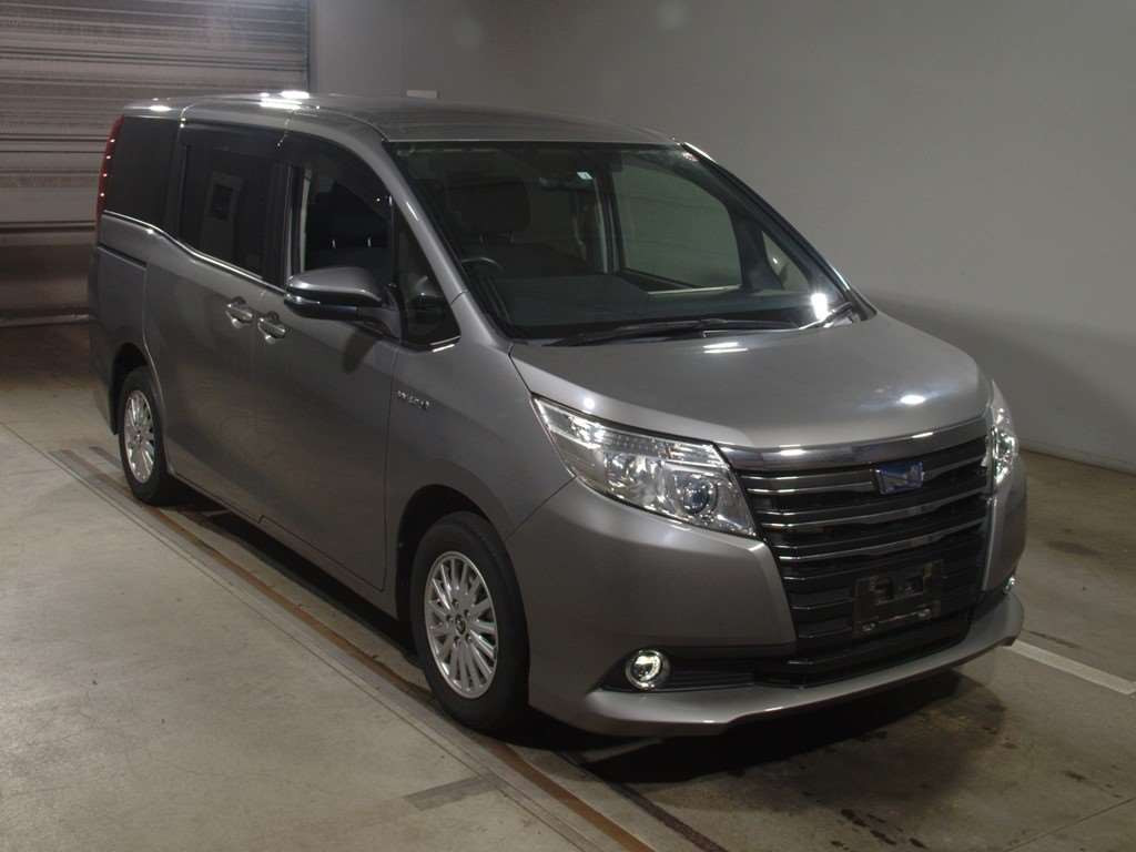 2016 Toyota Noah ZWR80G[2]