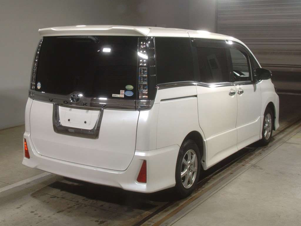 2014 Toyota Voxy ZRR80W[1]