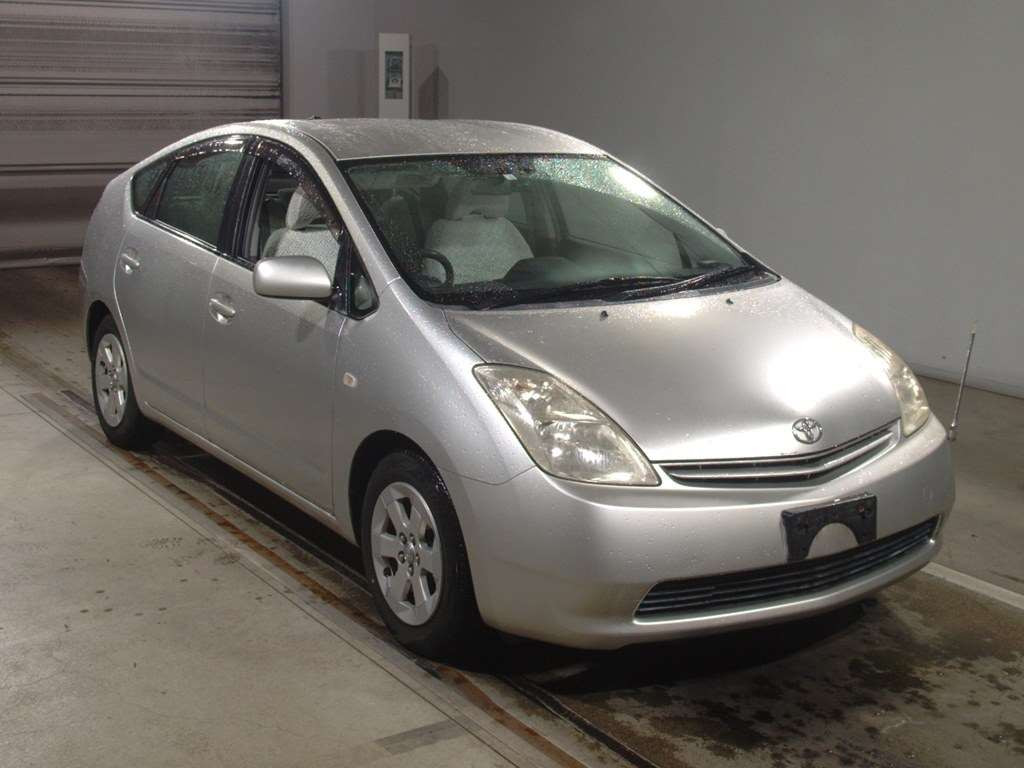 2004 Toyota Prius NHW20[2]