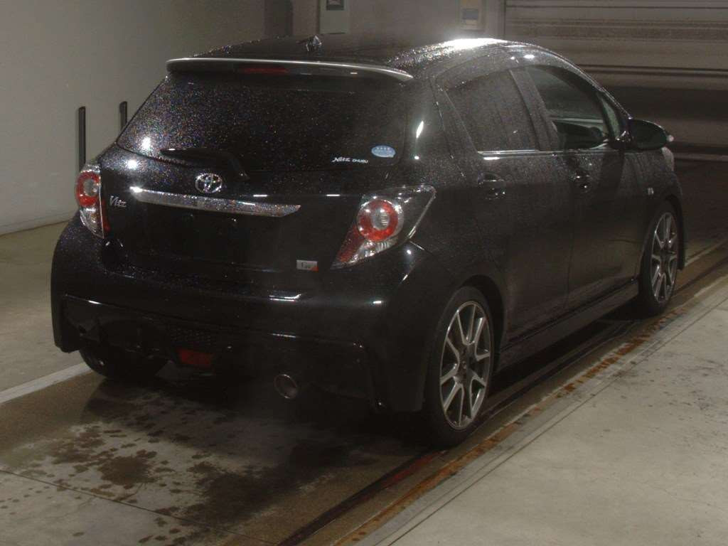 2013 Toyota Vitz NCP131[1]