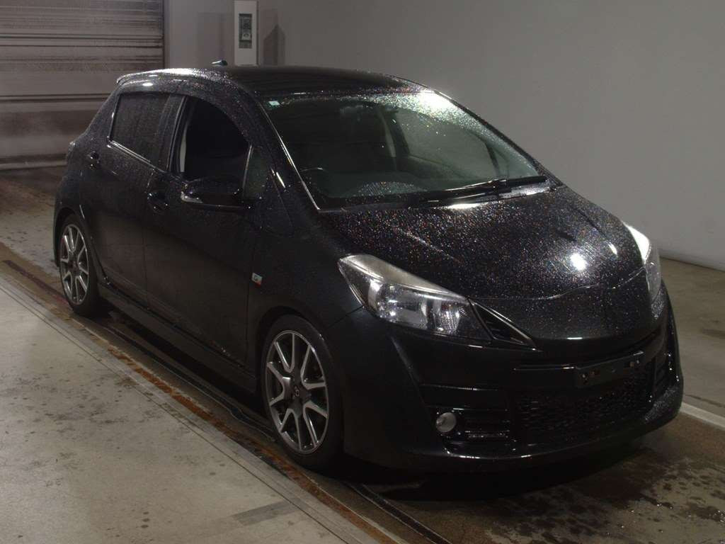 2013 Toyota Vitz NCP131[2]