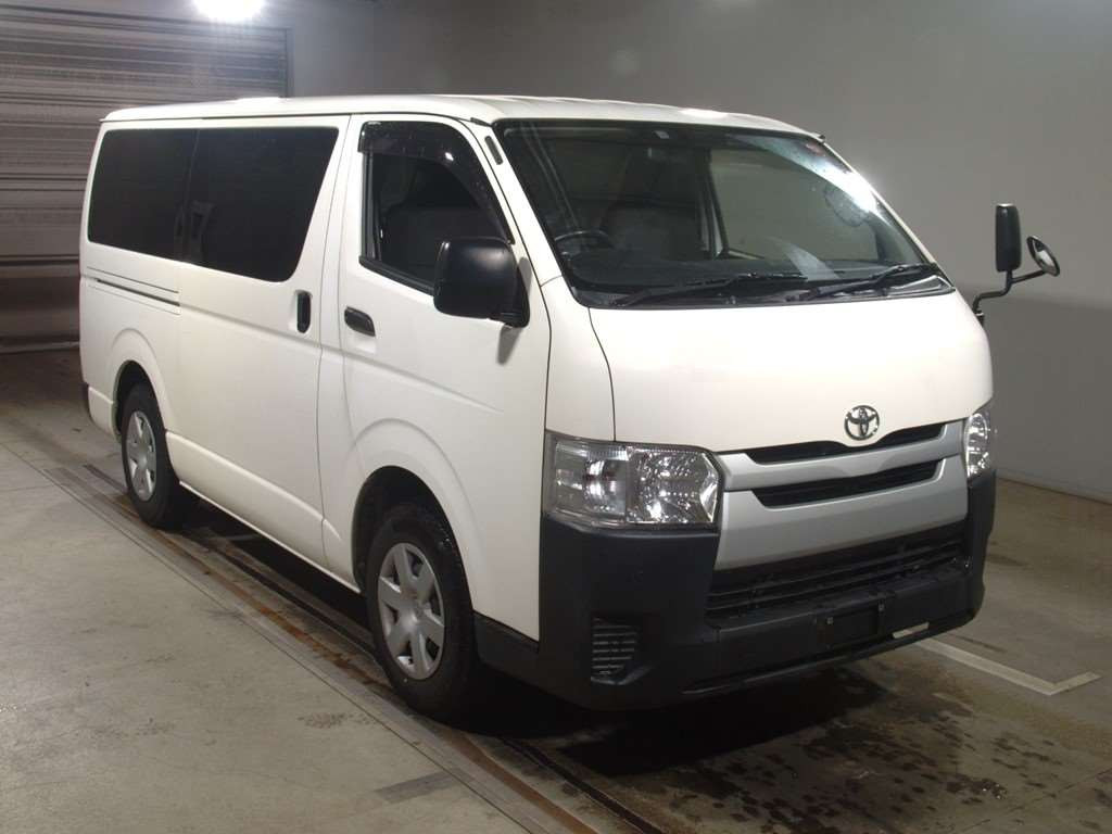 2020 Toyota Regiusace Van TRH200V[2]