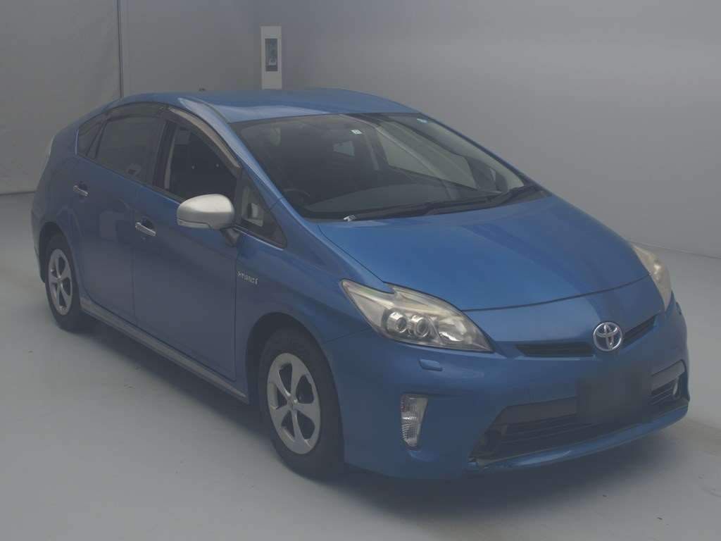 2013 Toyota Prius ZVW30[2]