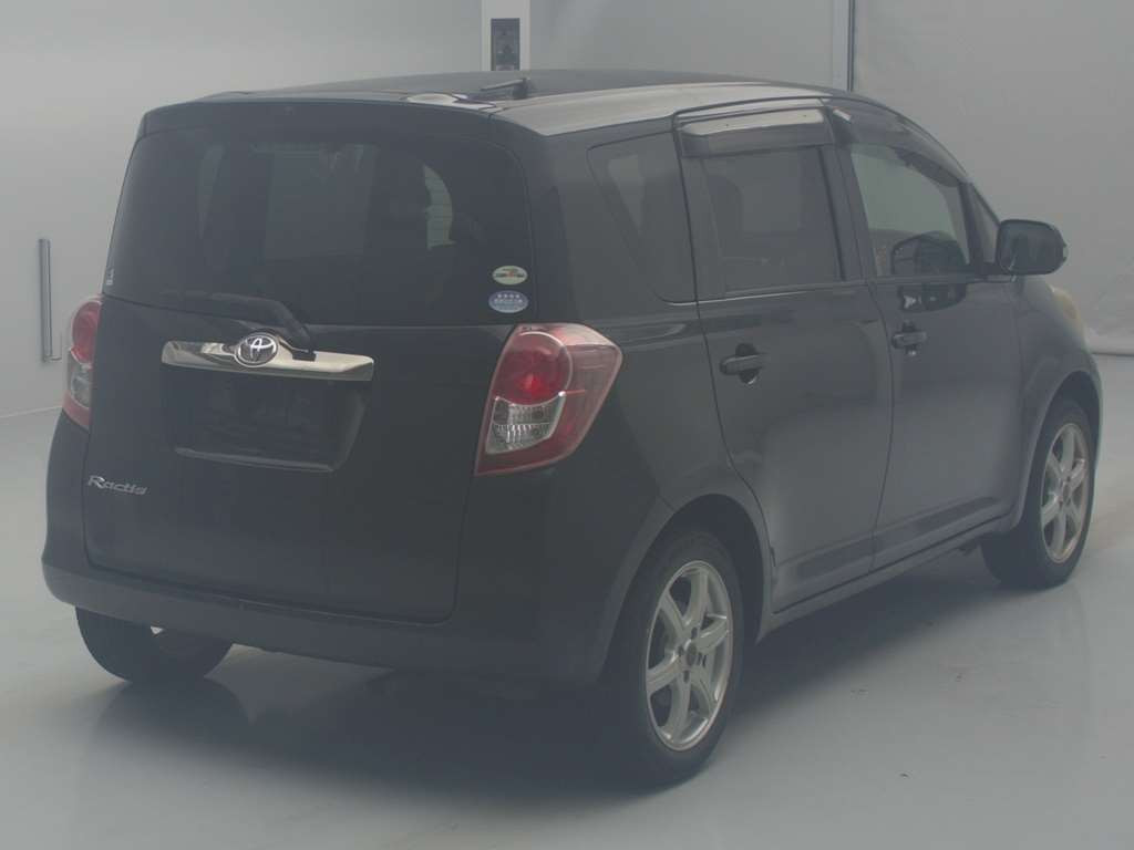 2010 Toyota Ractis SCP100[1]