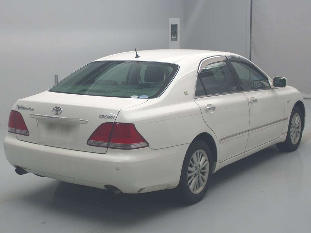 2004 Toyota Crown GRS183[1]