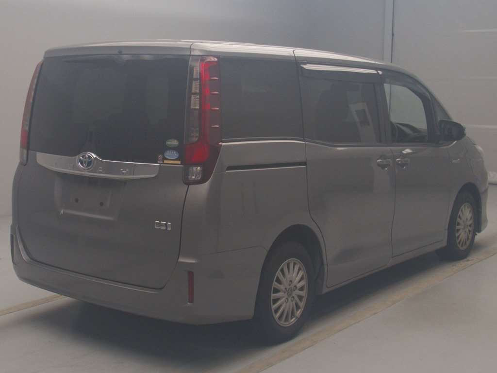 2015 Toyota Noah ZWR80G[1]