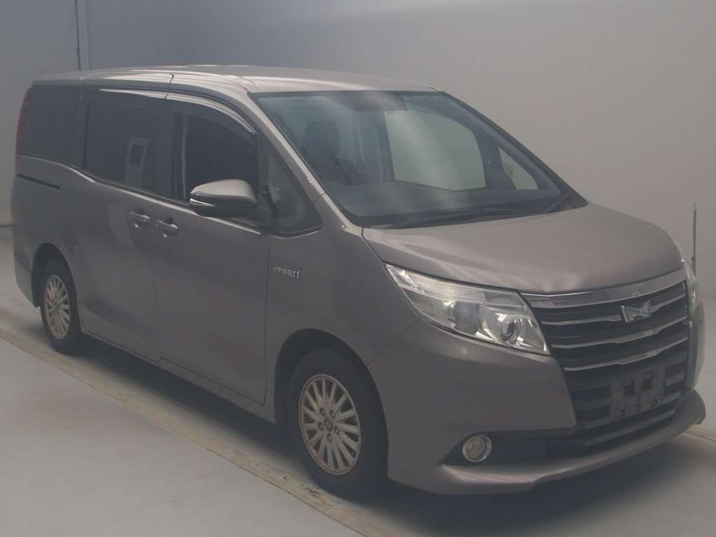 2015 Toyota Noah ZWR80G[2]