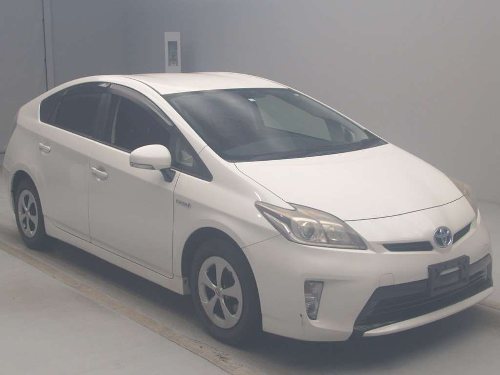 2014 Toyota Prius ZVW30[2]