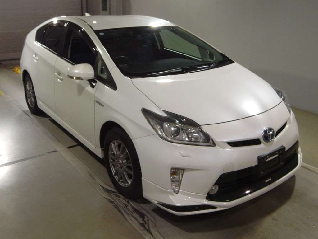 2014 Toyota Prius ZVW30[2]