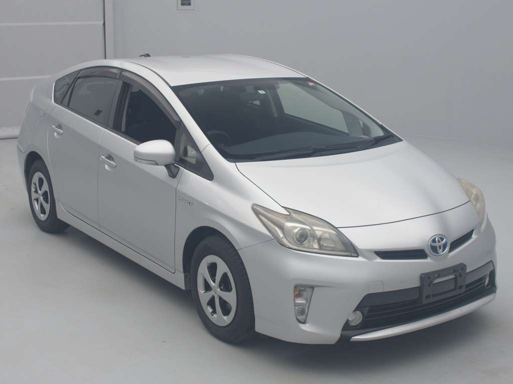 2013 Toyota Prius ZVW30[2]