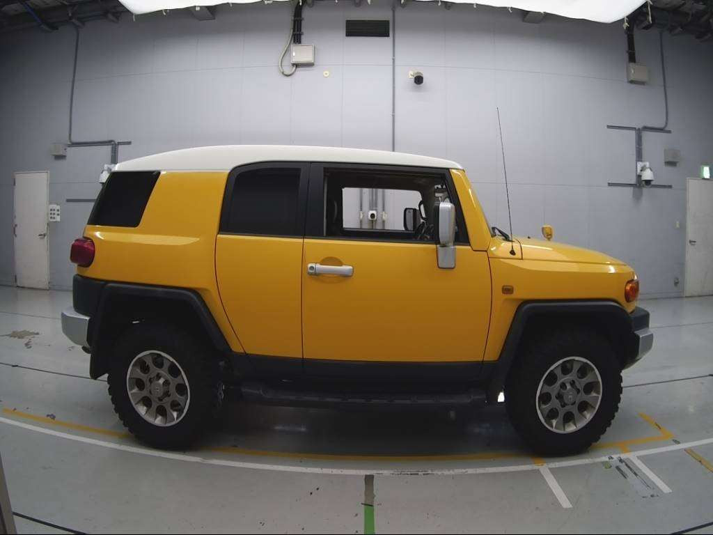 2011 Toyota FJ CRUISER GSJ15W[2]