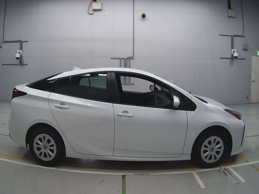 2022 Toyota Prius ZVW51[2]