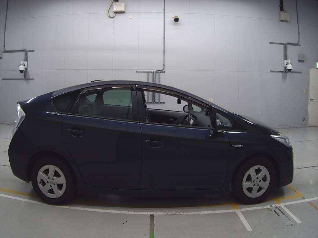 2011 Toyota Prius ZVW30[2]