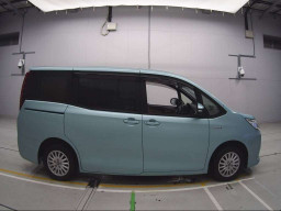 2016 Toyota Noah