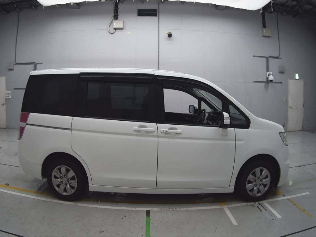 2013 Honda Step WGN RK1[2]