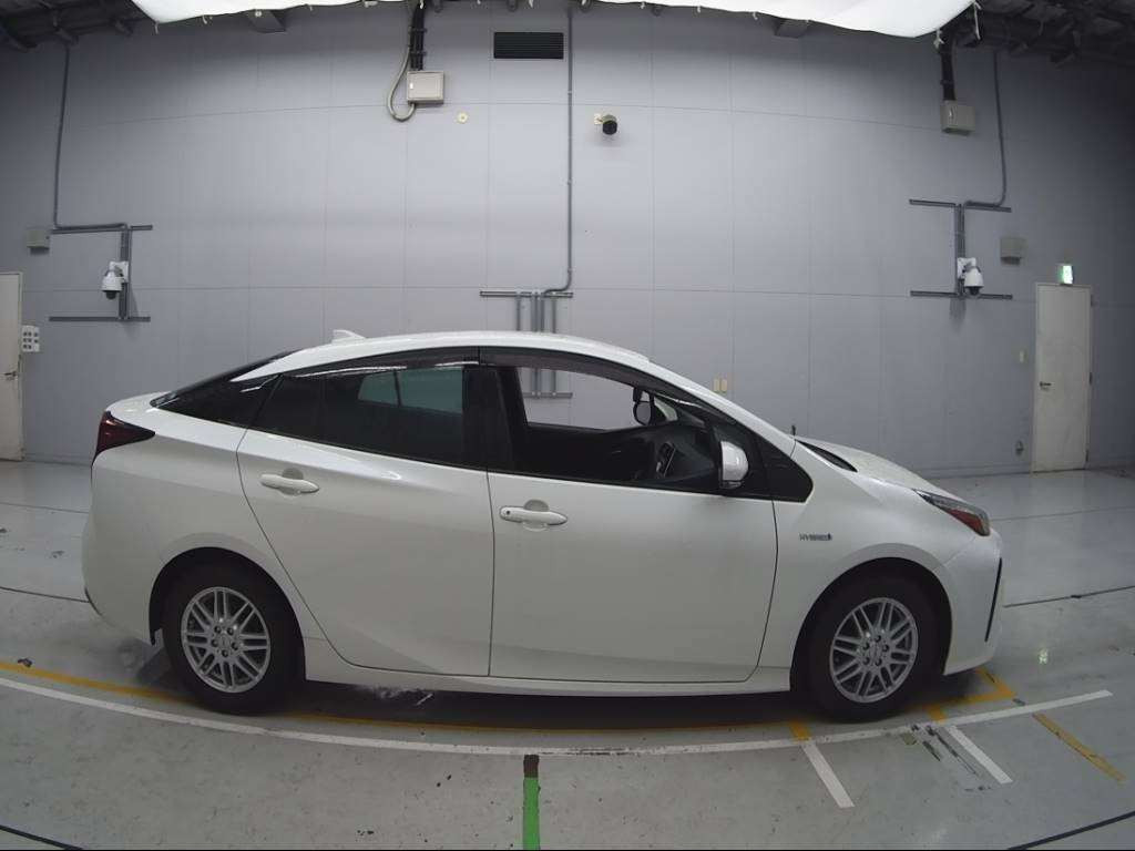 2019 Toyota Prius ZVW51[2]