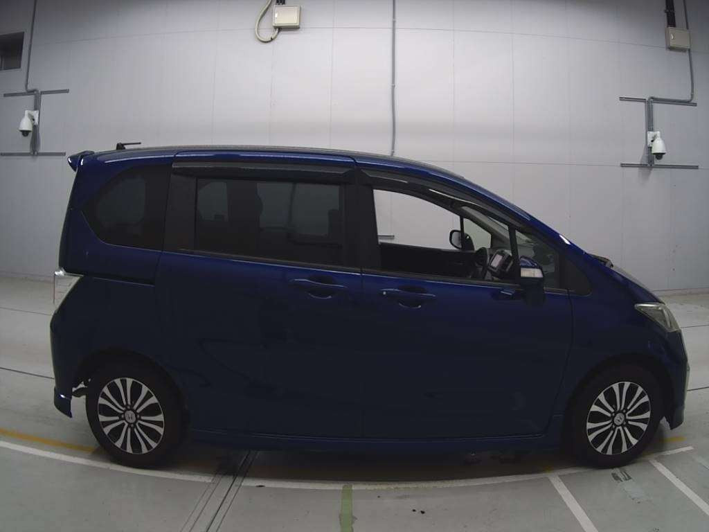 2015 Honda Freed GB3[2]