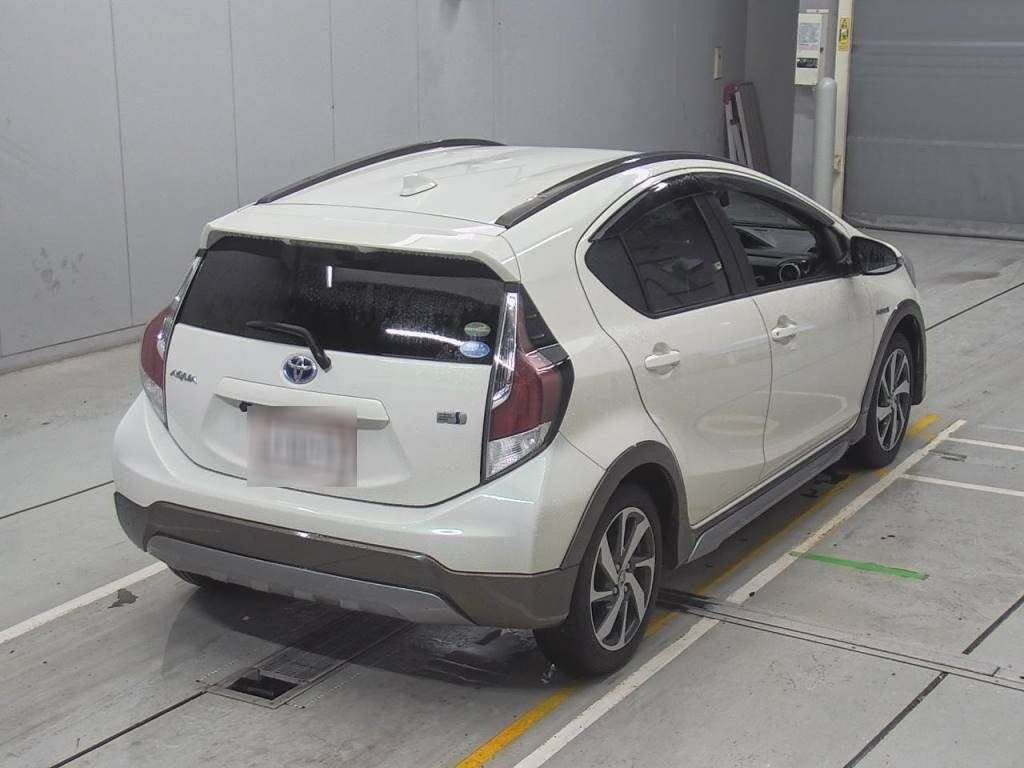 2015 Toyota Aqua NHP10[1]