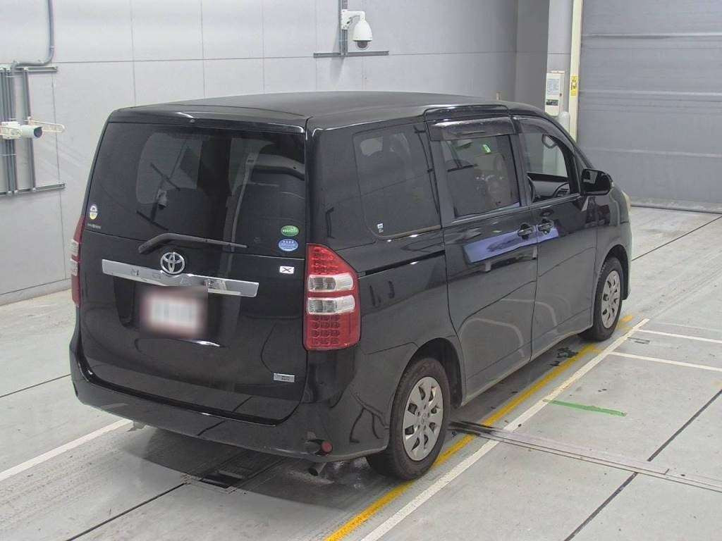 2013 Toyota Noah ZRR70G[1]